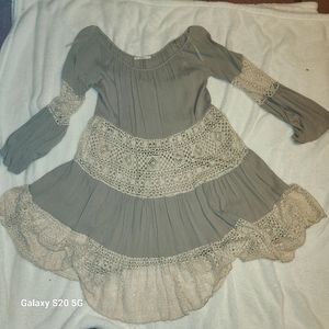 Easel size small color tan